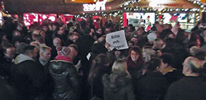 Weihnachtslieder-Flashmob beim Würzburger Weihnachtsmarkt am 9. Dezember 2013