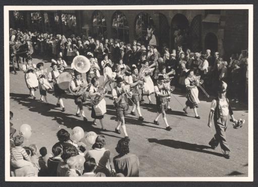 [Kapelle bei Fränkischem Volksfest in Crailsheim, 1959]