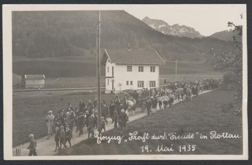 Einzug „Kraft durch Freude“ in Rottau, 1935