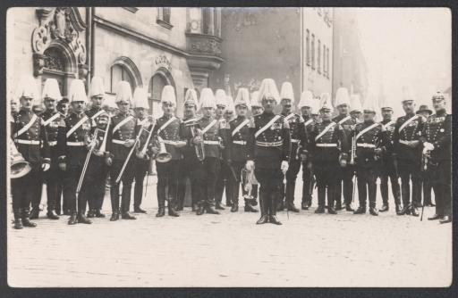 [Musikkapelle am Ehrentag der Deutschen Armee und Marine zum Gedächtnis an Sedan Und Tannenberg, Nürnberg, 1926]