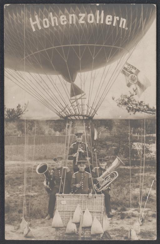 [Militärmusiker in Heißluftballon, gelaufen 1907]