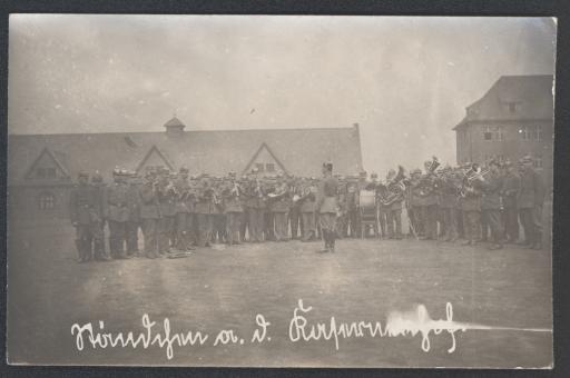 Ständchen auf dem Kasernenhof