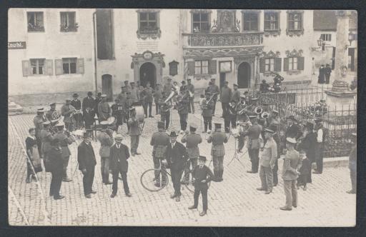 [Militärkapelle vor Rathaus in Gaimersheim]