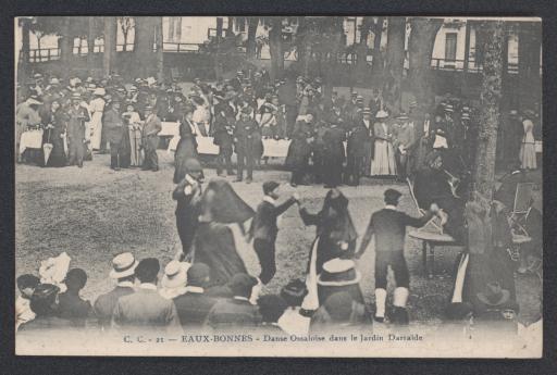 EAUX-BONNES – Danse Ossaloise dans le Jardin Darralde [Eaux Bonnes – Ossaloise Tanz im Darralde-Garten]