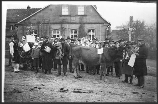 [Kirchweihgesellschaft mit Ochse]