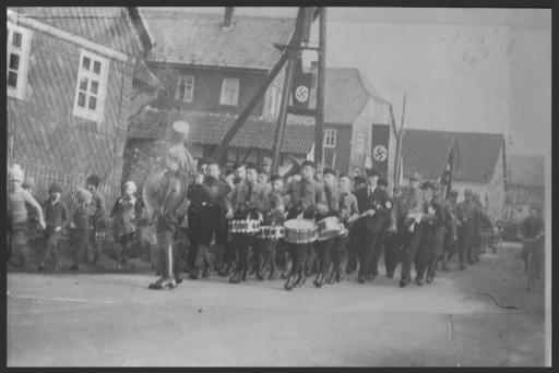 [Die Siemauer Musikanten 1934 beim Umzug als SA-Kapelle Untersiemau und Umgebung]