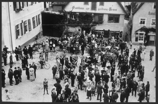 [Heimatfest Windsheim 1925. Standkonzert der Stadtkapelle mit David Stöhr auf dem Schüsselmarkt]