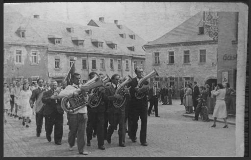 [Umzug Turnvereinsabturnen in Kirchenlamitz, 1932(?)]