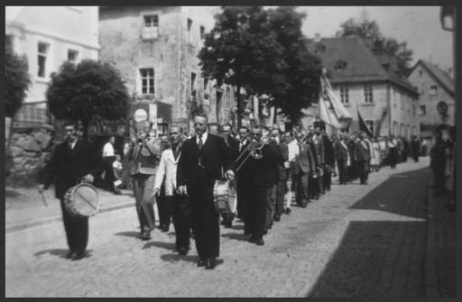 [Nikolaus Peetz mit seiner Kapelle beim Wiesenfest Gefrees, 1950]