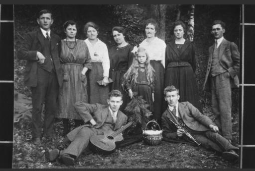 [Weidenberg um 1920. Konrad Ruckdeschel (Klarinette) und Georg Ruckdeschel (Gitarre)]