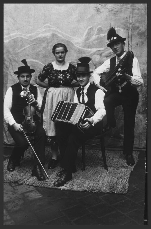 [Schrammel-Trio aus Nürnberg mit Georg Feuerstein, ca. 1930]