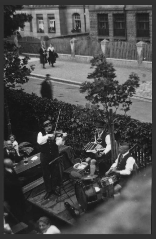 [Schrammel-Trio aus Nürnberg mit Georg Feuerstein in Bern, ca. 1930]