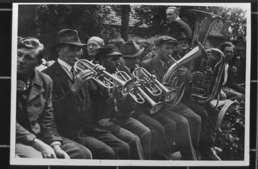 [Kapelle Hahn, Weißenbronn, in Kottensdorf beim Kirchweihbaumholen, 1930]