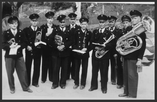 [Gefäller Musik in Feuerwehruniformen, Feuerwehrfest 1953]