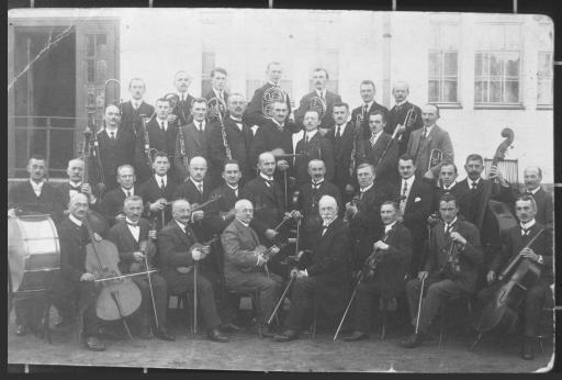 [Ernst Korndörfer mit seinem Orchester in Asch, 1920er Jahre]