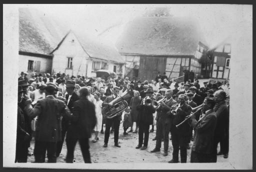 [Kirchweihmusikanten in Frometsfelden bei Leutershausen]