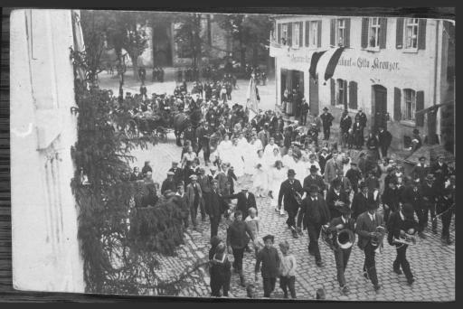 [Fahnenweihe in Herrieden mit Leutershäuser Musik]