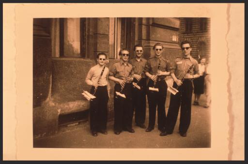 [Karl Horlbeck mit anderen Klarinettisten des städtischen Orchesters Magdeburg]