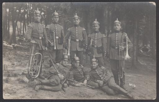 [Militärkapelle bei Manöver in Hammelburg, 1911]