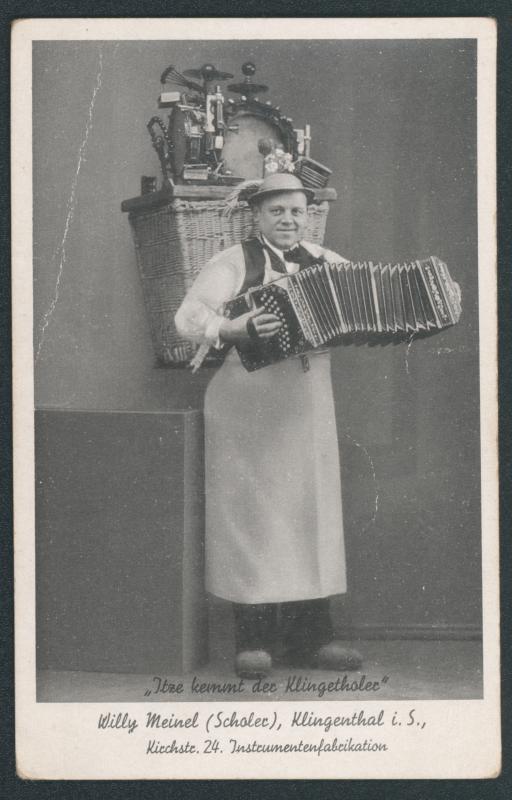 [Willy Meinel mit Knopfharmonika]