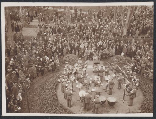 [Militärmusik im Hofgarten, 1928]