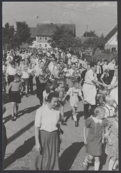 [Kapelle Stiefler bei Kirchweihumzug in Pittersdorf, 1962]