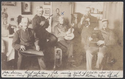 [Militärkapelle mit Instrumenten, 1905]