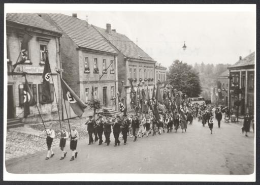 [Kinderprozession zum Gregoriusfest in Creußen, 1938]